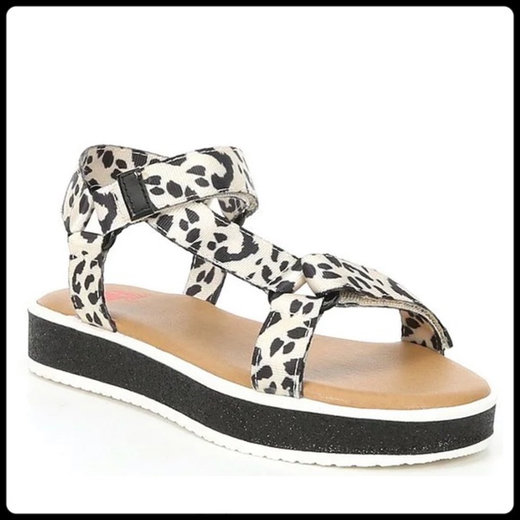 Gianni Bini Other - GB Girls Leopard Print Sport Sandals